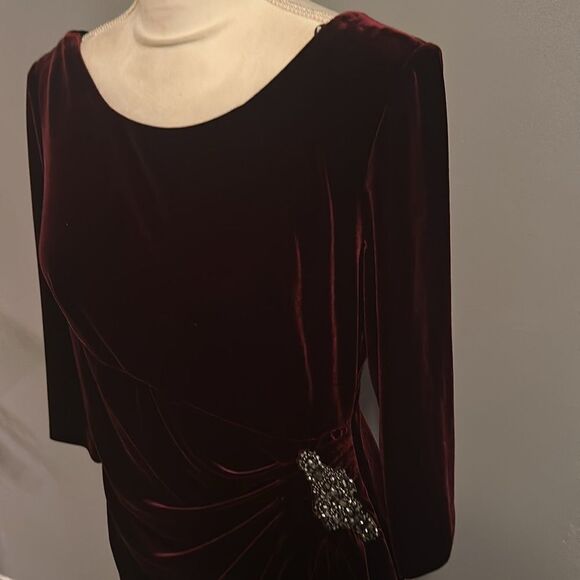 🌸HP🌸ALEX EVENINGS Stretch Velvet Ruched Petite Dress with Beaded Hip! - Picture 6 of 13